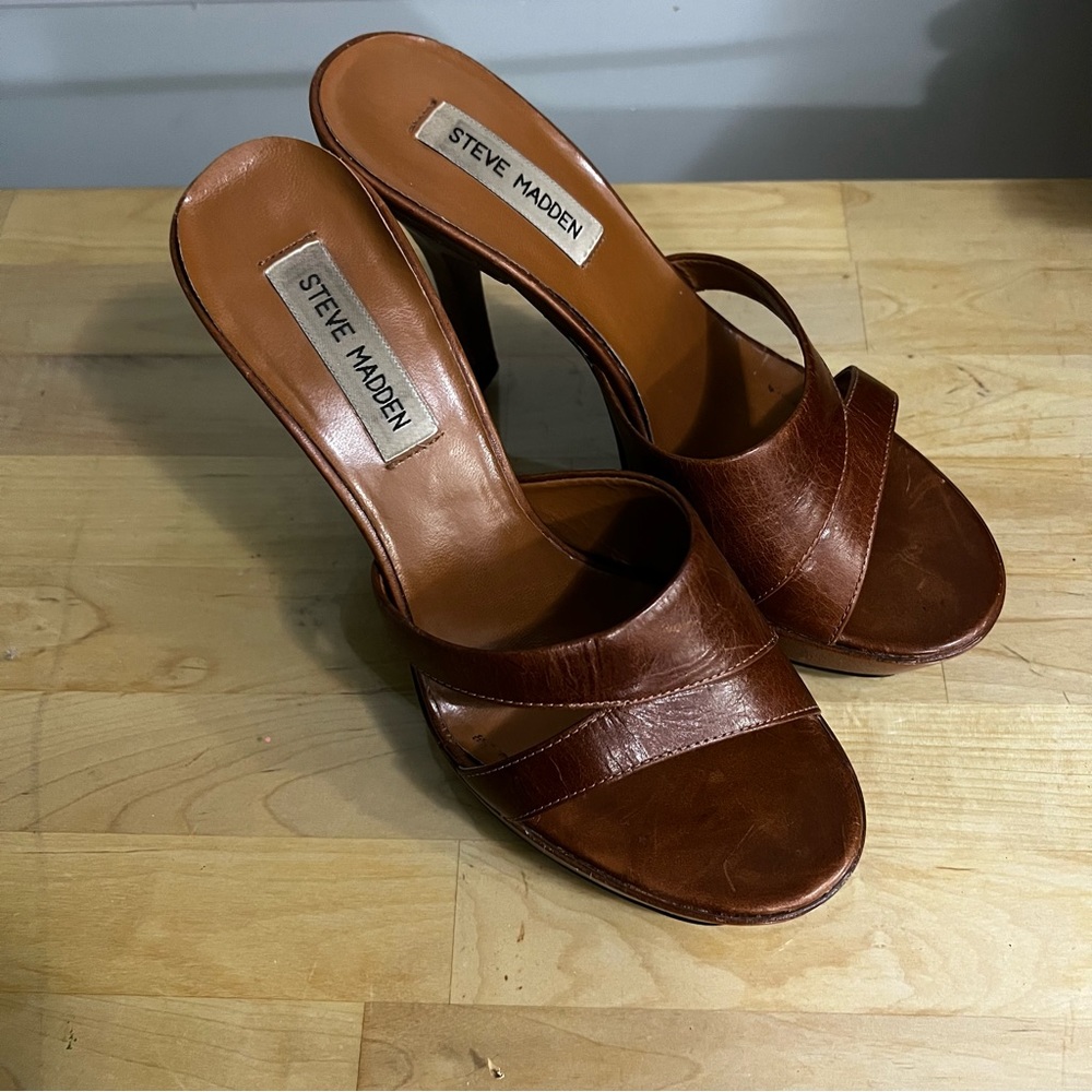 STEVE MADDEN Heels. Size 7. (Like new)
